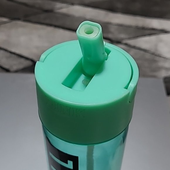 VINTAGE VS PINK NO CHILL 24OZ WATER BOTTLE - Picture 8 of 16